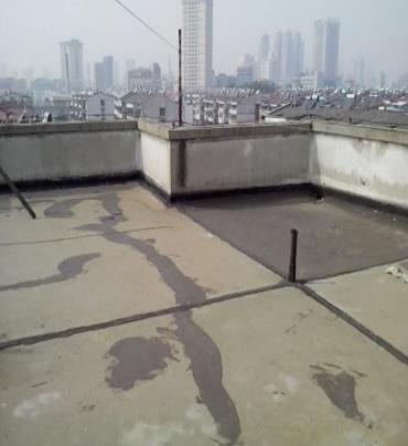 和田地漏水维修 楼顶漏水是什么原因，楼顶漏水维修方法是什么?